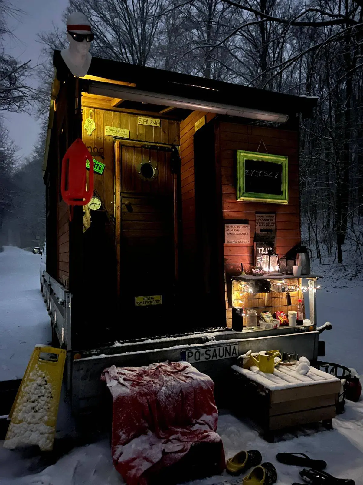 Transport sauny mobilnej Sauenka na przyczepie